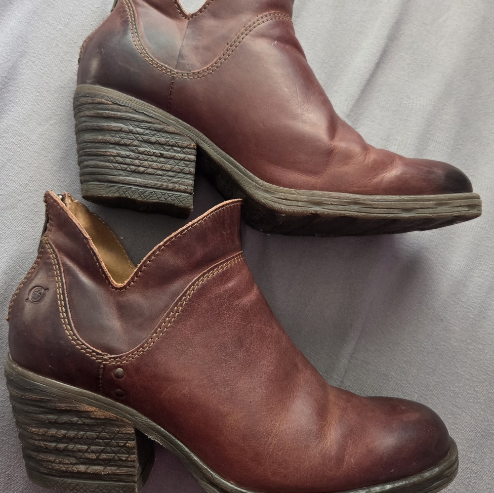 BORN Women's Brown Leather Ankle Booties - Picture 2 of 12